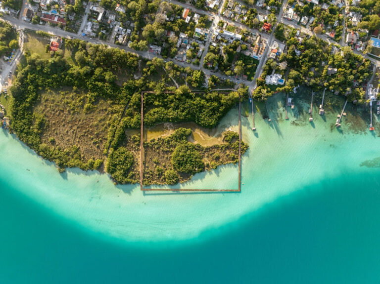 Colectivo c733. Bacalar Ecopark, Quintana Roo. Photo © Rafael Gamo