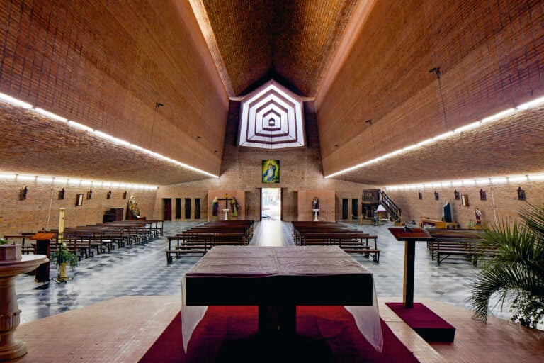 Eladio Dieste, Chiesa di San Pietro, Durazno, 1967-1971 Foto © Leonardo Finotti