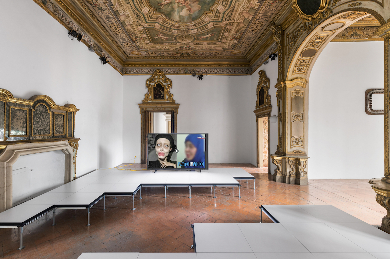 Eva e Franco Mattes, 508 loop detected, installation view at APALAZZOGALLERY, Brescia, 2024. Photo Melania dalle Grave, DSL Studio