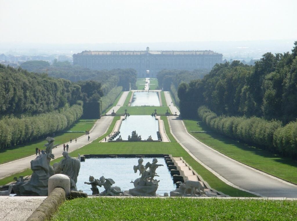 La Reggia di Caserta apre al pubblico nuovi spazi museali. Con due mostre e un bookshop