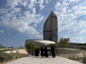 Etel Adnan a Ithra, il grande centro culturale dell’Arabia Saudita. Le foto della mostra