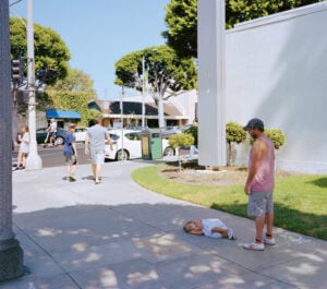 I magnetici lightbox di Jeff Wall in mostra alla Fondazione Beyeler 