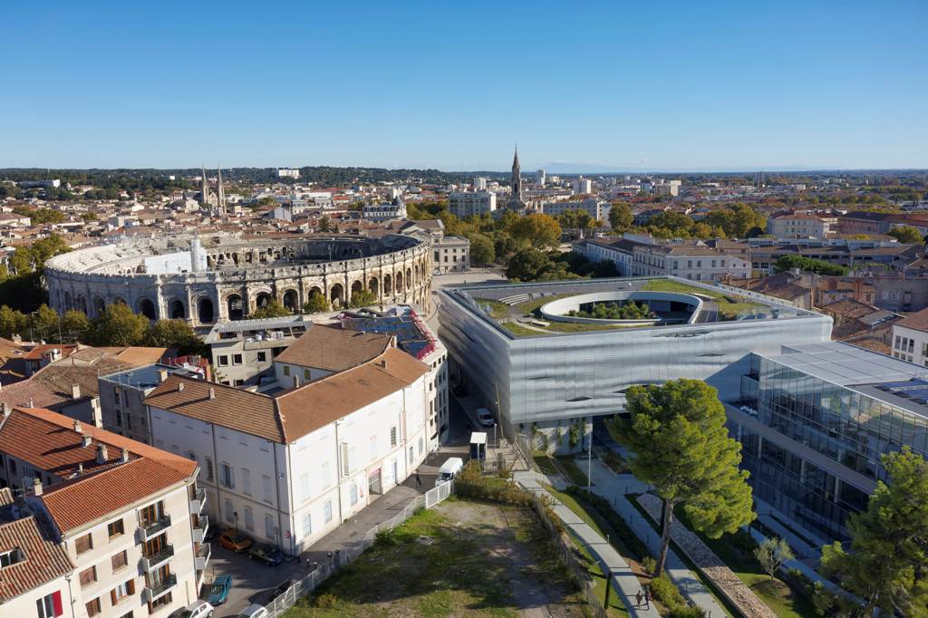 Dialogo fra generazioni artistiche nella prima edizione della Triennale di Nîmes 