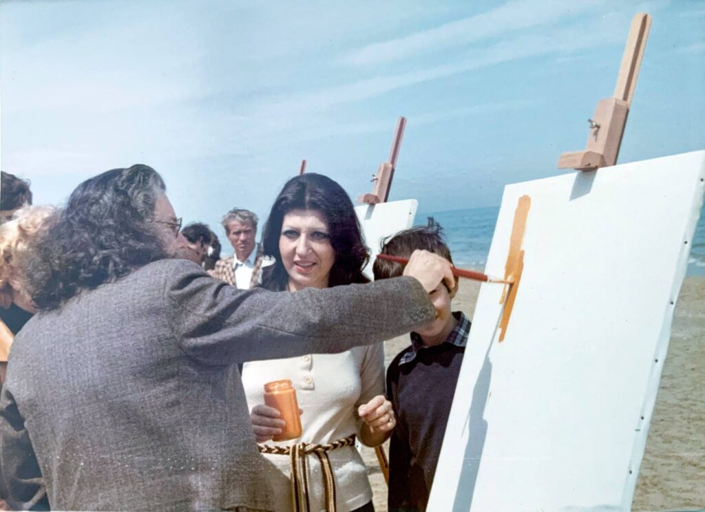 Pierre Restany a Pescara per Un arcobaleno dipinto sul mare, azione di Franco Summa, 1977