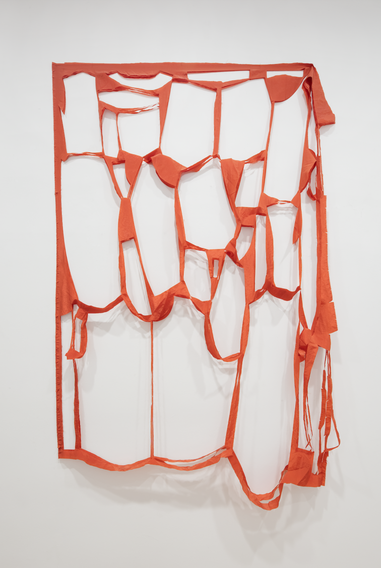 Marion Baruch, Oranjegekte, Follia Arancione!, 2023, poliestere, cm 207x131 © Marion Baruch, courtesy Viasaterna and Galerie Urs Meile. Photo Carola Merello