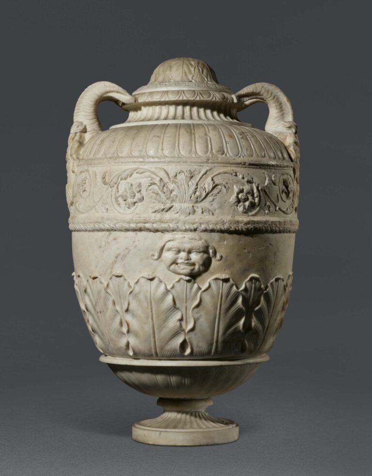 Urna cineraria romana in marmo, I secolo a.C. Circa. Courtesy Piva & c. e TEFAF