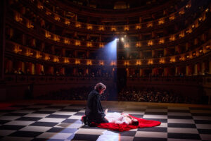 Romeo è Giulietta: la nuova commedia di Veronesi omaggia il teatro