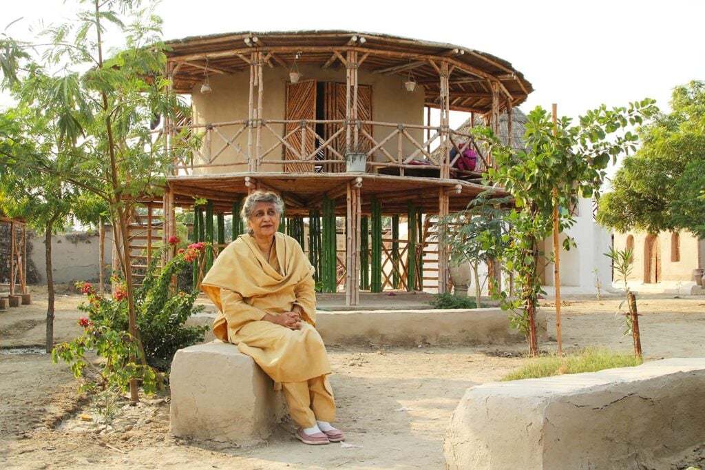 Architettura e dignità: intervista alla progettista pakistana Yasmeen Lari 