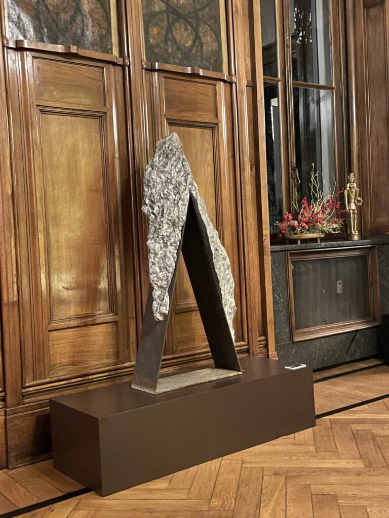 Mattia Bosco, Stonegate 8, 2016 marmo nero palissandro e ferro cm 139x58x26