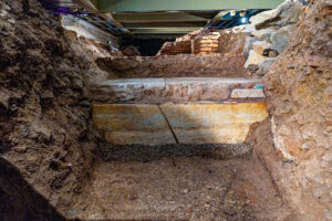 Scoperta parte della “Porticus Minucia” in via delle Botteghe Oscure a Roma sotto un nuovo hotel