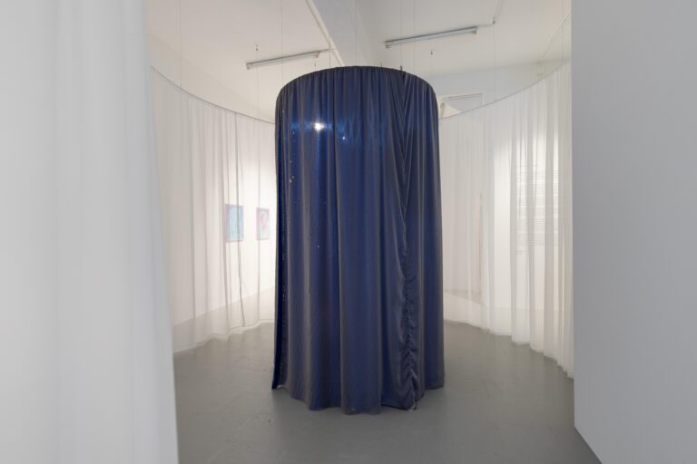 Lettera d’amore, 2024. Exhibition view with Tamara MacArthur, VIP, 2024. Fabric, sequins, disco ball, video 150 x 260 x 150 cm. Kunsthalle Lissabon, Lisbon. Curated by Alberta Romano. Exhibition design Carlos Bártolo. Photo: Bruno Lopes.