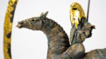 Passaggio temporale, 2021 Terracotta policroma, metallo, foglia oro, H 55 x L 39 x P 19 cm (Serie “Tempesta”)