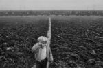 Alla stazione di Ivankovo, 120 profughi vivono in un treno, Croazia, 1994, © Sebastião Salgado/ Contrasto