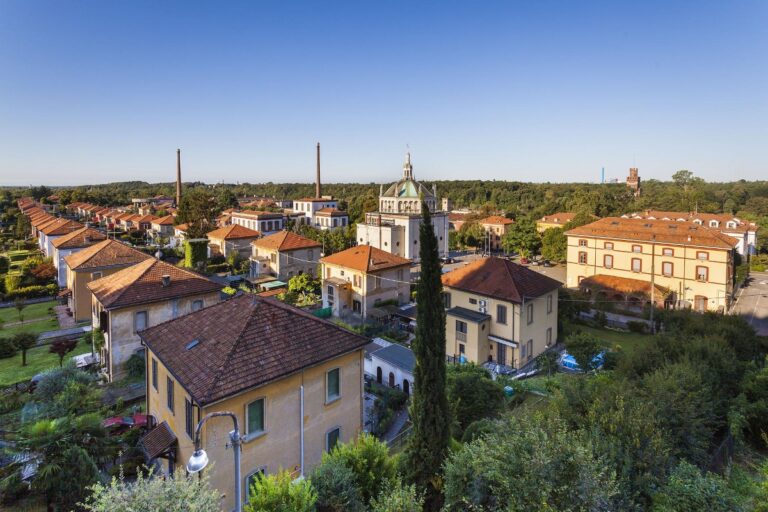 La visita a Crespi d'Adda - credit Associazione Villaggio operaio di Crespi d'Adda