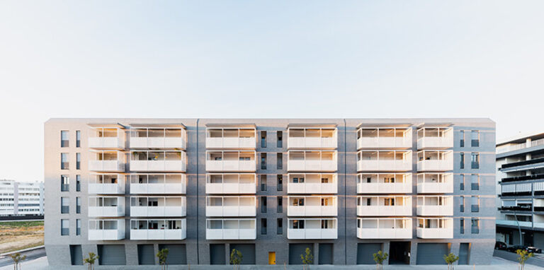 Alvisi Kirimoto Viale Giulini Affordable Housing Barletta Puglia. Photo ©Marco Cappelletti Vent’anni di architettura: intervista a Massimo Alvisi e Junko Kirimoto