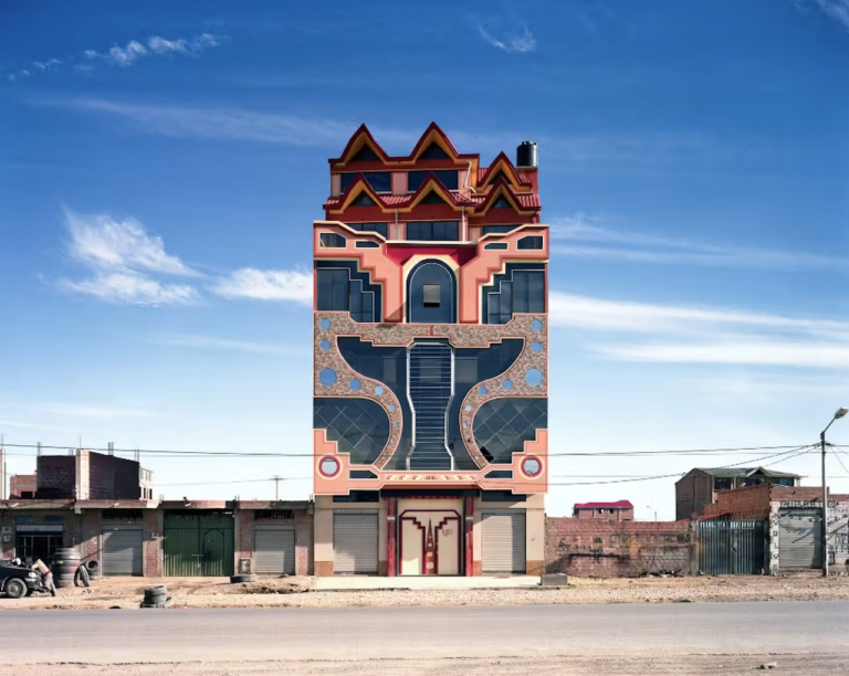 Architect Freddy Mamani, In focus Radical repair, El Gallo de Oro, Villa Mercedes, El Alto Bolivia. Photo atewaki Nio