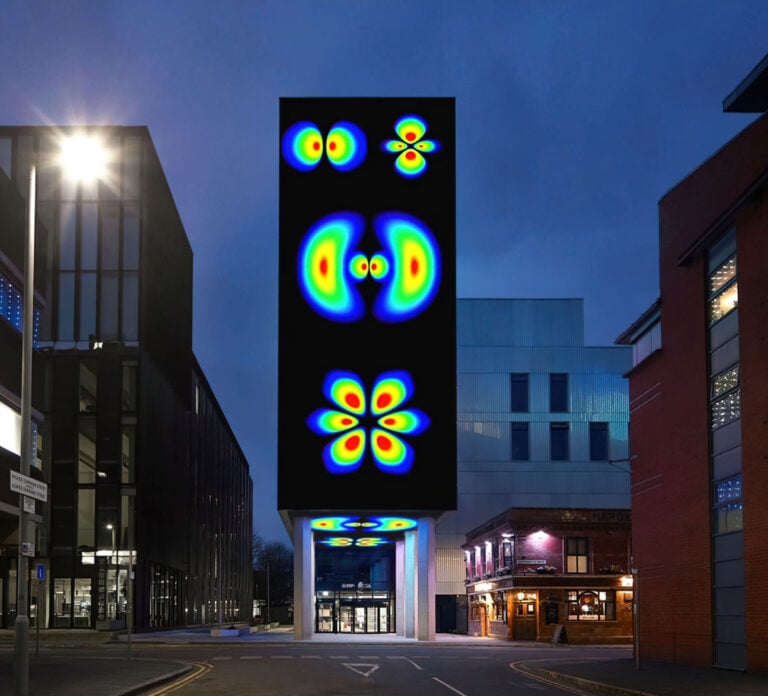 Giuliana Cunéaz, Quantum Quirks, 2024 videoproiezione sulla facciata di SODA (Modal gallery School of Digital Arts), Manchester