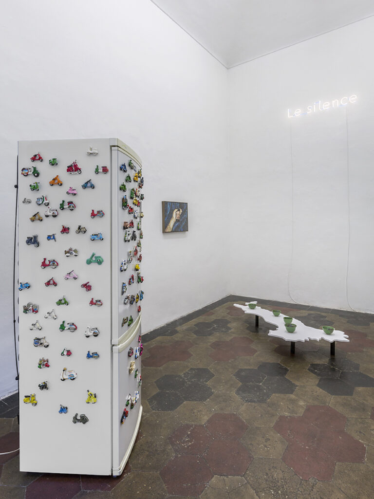 Isabell Heimerdinger and Jonathan Monk 2024 installation view at Quartz Studio Torino 2024. Courtesy of the artists and Quartz Studio Torino. Photo Beppe Giardino  1 A Torino omaggio all’Arte Povera in forma di frigorifero