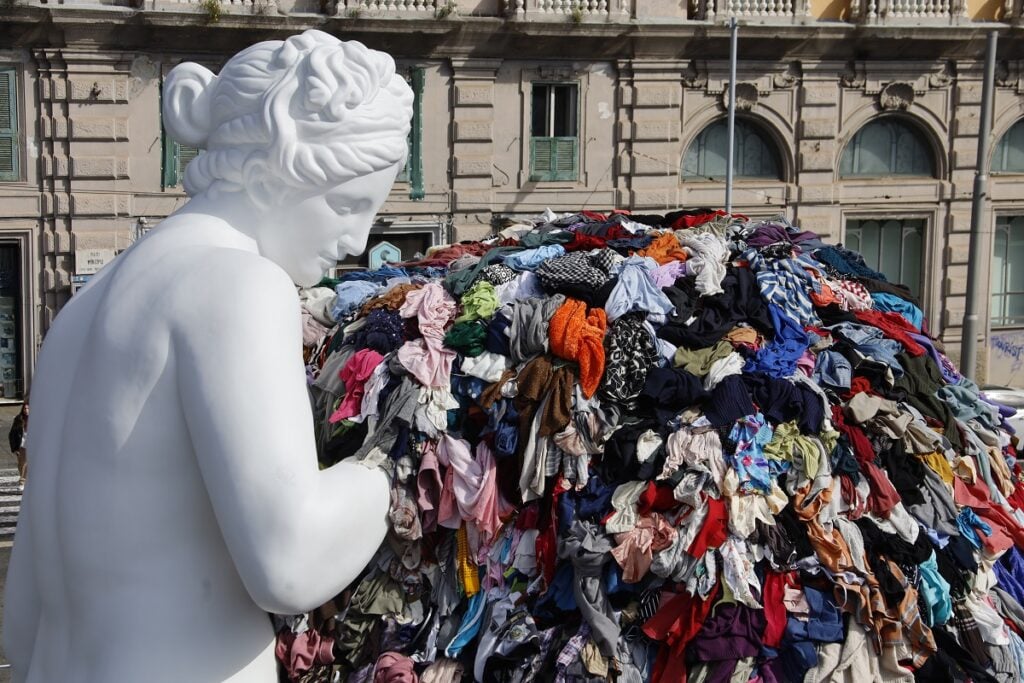 La “nuova” Venere degli stracci di Pistoletto a Napoli. Dopo piazza Municipio entrerà in una chiesa