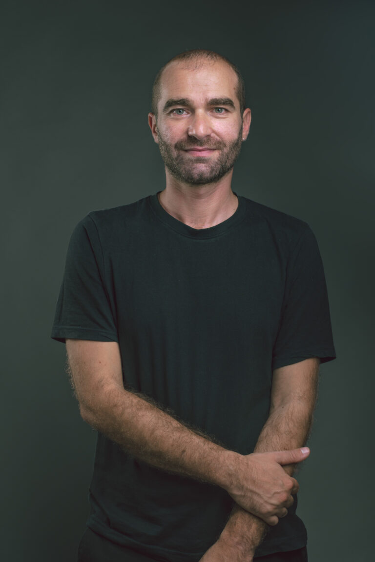 Matthew Attard, Artista del Padiglione Malta alla Biennale di Venezia 2024. Photo Therese Debono