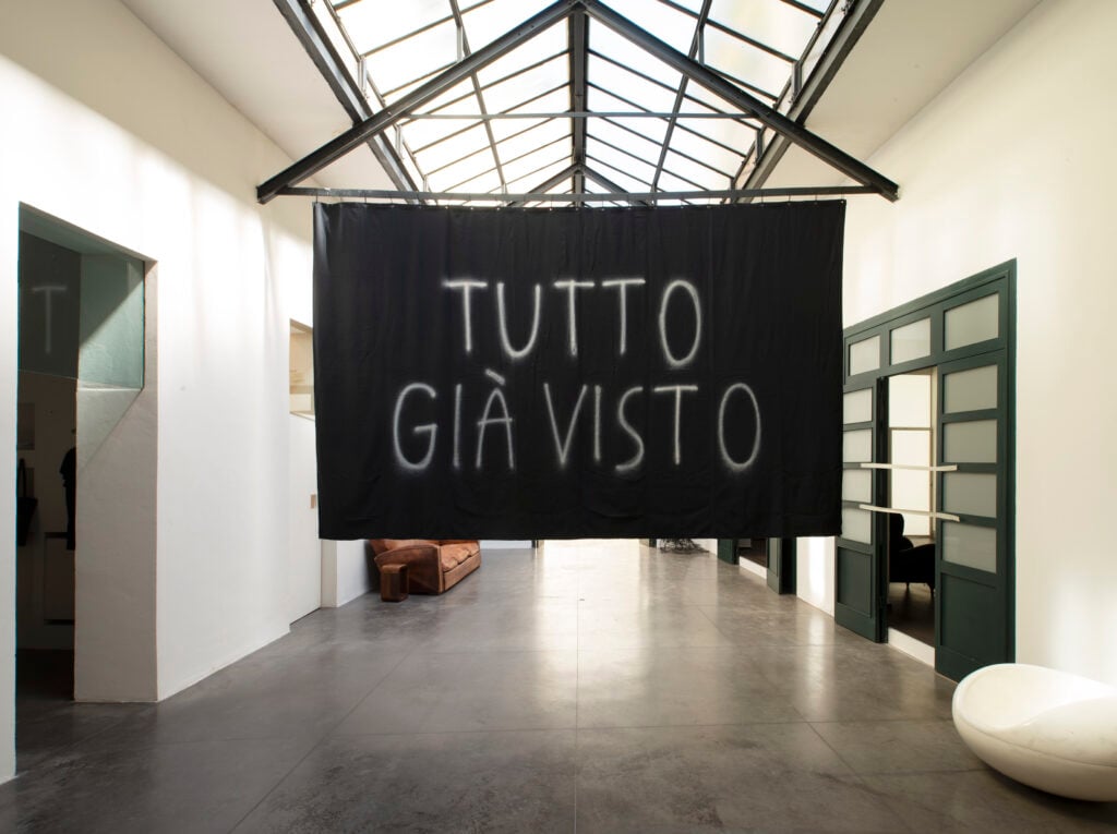 A Milano riapre lo spazio Opos che punta su eventi culturali segreti