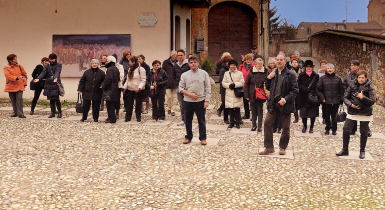 Piazza Quarto Stato durante una visita guidata. Courtesy Musei di Pellizza