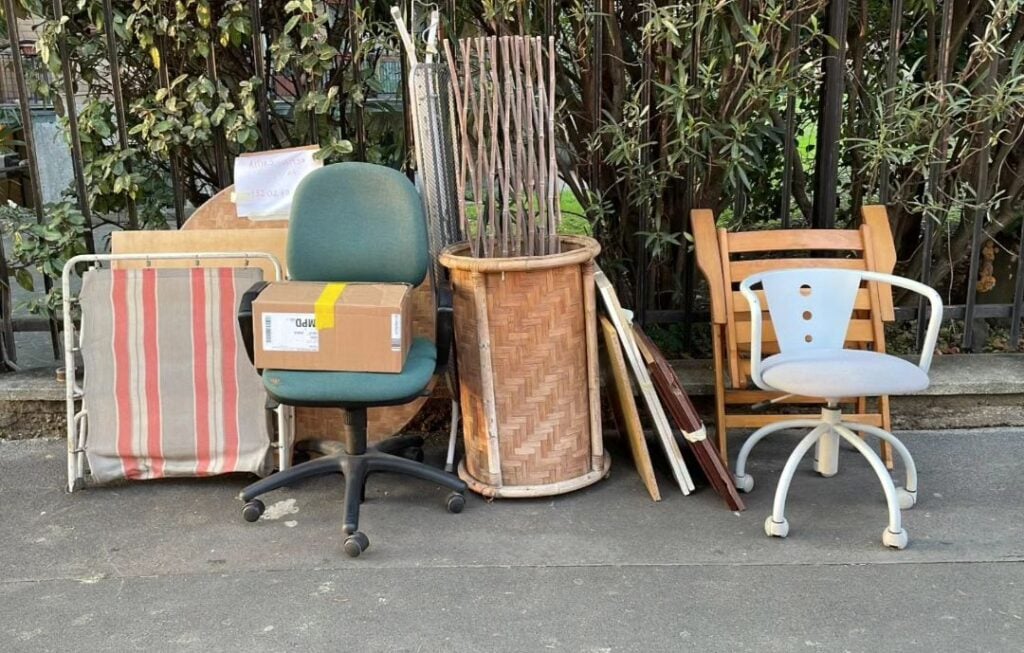 La pagina Instagram che aiuta i milanesi a trovare e recuperare i mobili lasciati in strada