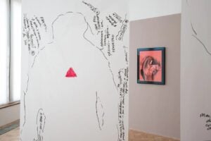 L’artista Adelita Husni-Bey offre “sedute di psicoterapia” durante la Biennale di Venezia