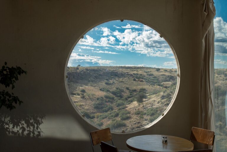 askthesand arcosanti interni 2 Su Sky Arte: il documentario sulla città-utopia di Arcosanti