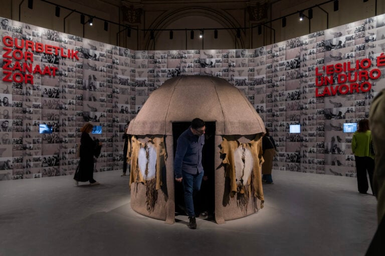 biennale 2024 ph irene fanizza 6 “Stranieri Ovunque”: una mostra senza grandi sorprese alla Biennale d’Arte di Venezia 2024