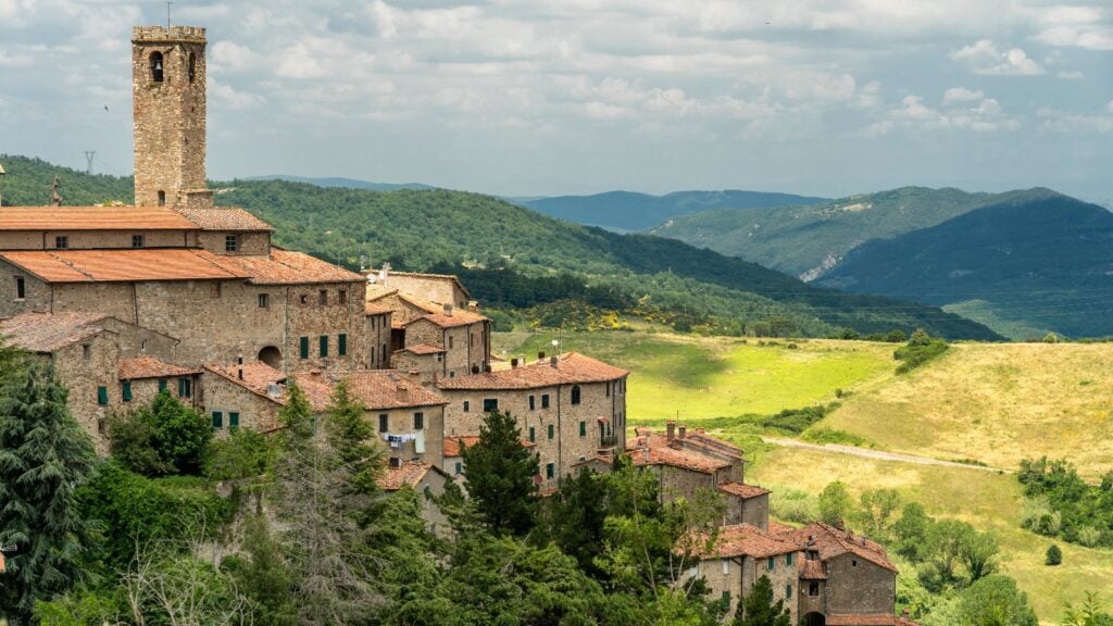 Chi arriva primo al concorso di pittura vince un appartamento nel suggestivo borgo toscano