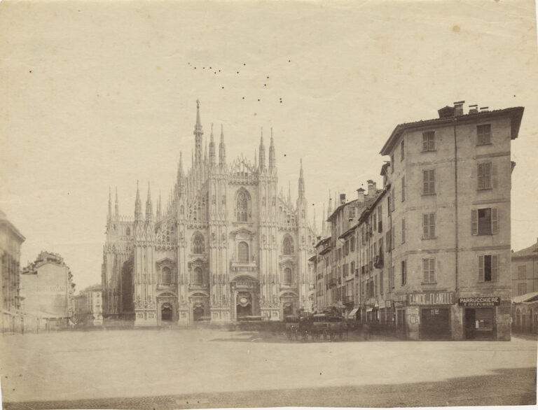 Fotografo non identificato - Veduta del Duomo e dell’isolato del Rebecchino, 1873-1900, Albumina