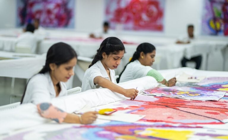 Graduated women of Chanakya School of Craft working, 2023 © Hashim Badani. Post production Daniele Zoico - Danto Production.Courtesy of Chanakya Foundation