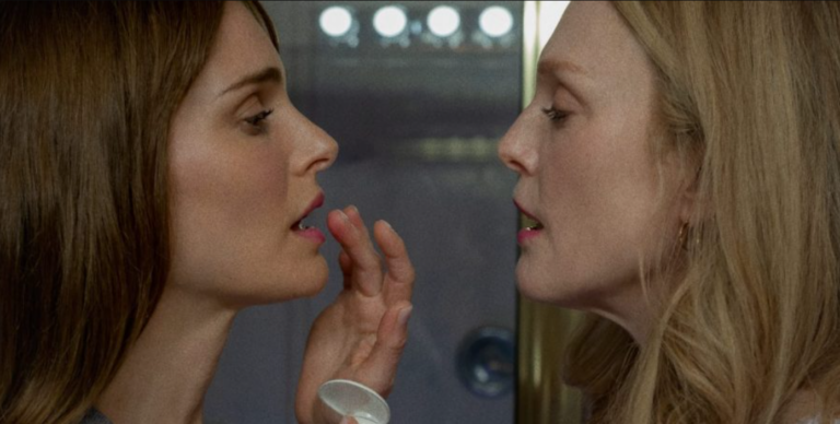Natalie Portman e Julienne Moore nel film scandaloso “May December”