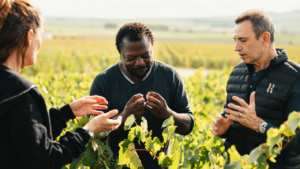 Pascale Marthine Tayou e il suo progetto con lo champagne Ruinart in mostra a Milano. Intervista