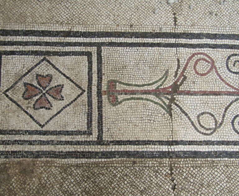 salone nero regio ix 10 Nuove sorprese a Pompei, emerge un salone decorato con soggetti dalla Guerra di Troia