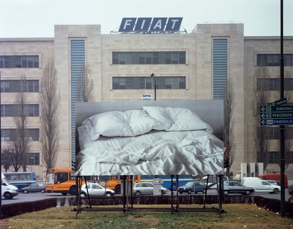 Felix Gonzalez-Torres, Untitled, 1991. 1 delle 6 affissioni, nell'ambito della mostra "Quotidiana: The Continuity of the Everyday in 20th Century Art", Castello di Rivoli, Torino, 5 febbraio – 21 maggio 2000. Ph: Paolo Pellion di Persano © Estate Felix Gonzalez-Torres, courtesy Felix Gonzalez-Torres Foundation