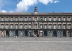 Musei che si svecchiano. Il nuovo logo di Palazzo Reale di Napoli è un omaggio alla città