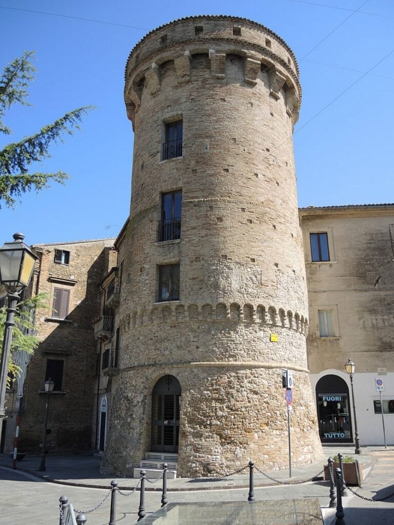 1 vasto torrebassano03 900x1200 1 Giornate Nazionali dei Castelli: un itinerario in Italia tra le fortezze aperte regione per regione