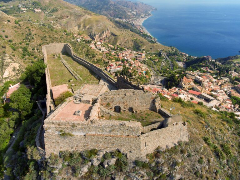 15 castello di taormina 1200x900 1 Giornate Nazionali dei Castelli: un itinerario in Italia tra le fortezze aperte regione per regione