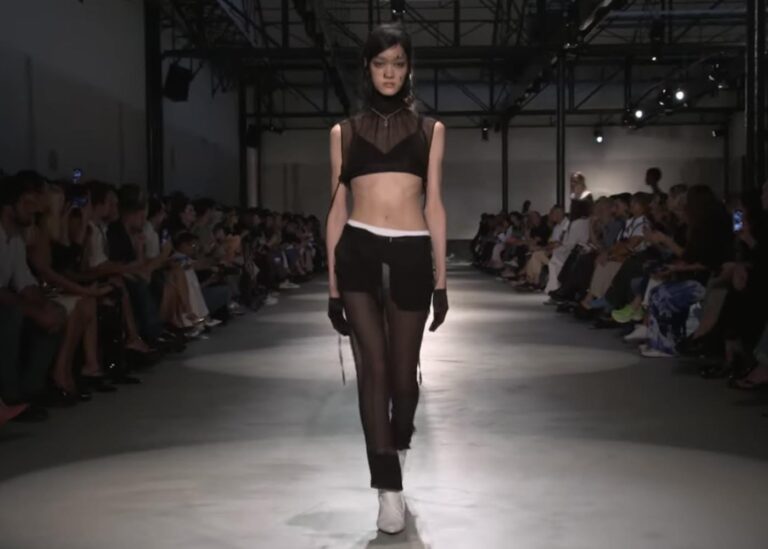 2 sfilata ss24 n21 Tutte le tendenze della moda 2024 che si intrecciano con la cultura 
