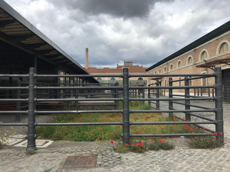 I Rimessini ristrutturati e in attesa di essere utilizzati per la ristorazione, vista dal viale pedonale centrale dell’Ex-Mattatoio. Photo © Martina Pietropaoli