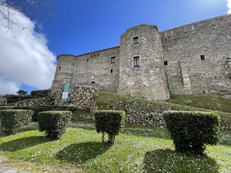 3 castello di vibo valentia 1200x900 1 Giornate Nazionali dei Castelli: un itinerario in Italia tra le fortezze aperte regione per regione