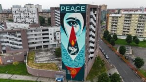 Tear Flame Peace: la prima opera dello street artist Obey in Italia. Il video