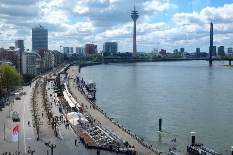 Düsseldorf. La passeggiata lungo il fiume Reno ©Photo Dario Bragaglia