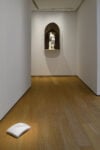 hidetoshi nagasawa 1969 2018 installation view at building milano 2024 photo michele alberto sereni 4 Tre mostre a Milano celebrano il grande artista Hidetoshi Nagasawa