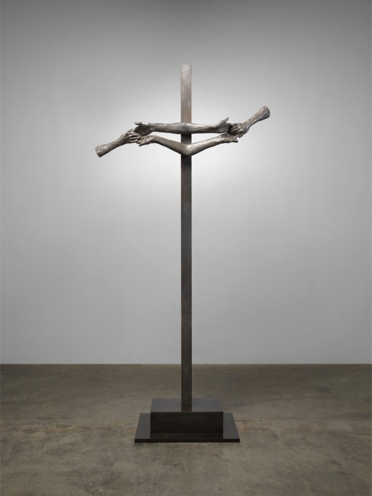 Louise Bourgeois CROSS, 2002 Bronze, silver nitrate and polished patina, and steel 261.6 x 124.5 x 50.8 cm  Photo: Christopher Burke, © The Easton Foundation/Licensed by S.I.A.E., Italy and VAGA at Artists Rights Society (ARS), NY
