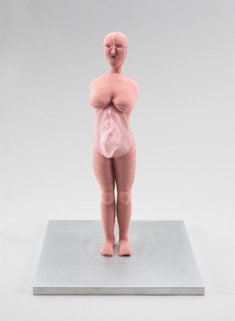 Louise Bourgeois Umbilical Cord, 2003 Fabric and stainless steel 44.7 x 30.4 x 30.4 cm Photo: Christopher Burke, © The Easton Foundation/Licensed by S.I.A.E., Italy and VAGA at Artists Rights Society (ARS), NY