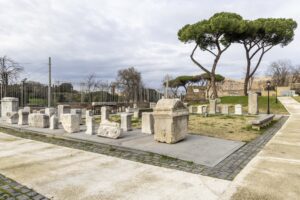 Statue di Roma, vecchie e nuove. Il Colosso di Costantino e le statue parlanti