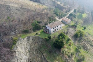 Romagna sfigurata. L’artista Silvia Camporesi ci racconta l’alluvione dopo un anno